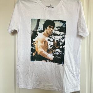 Bruce Lee White Graphic Tee with Iconic Martial Arts Print